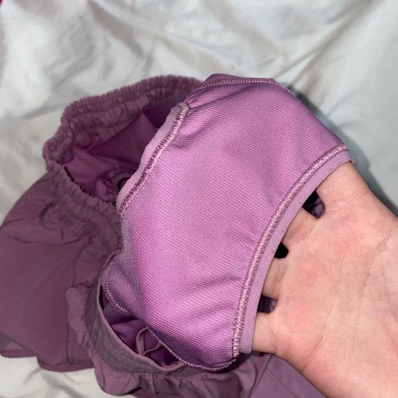 Lululemon Jubilee Hotty Hot 2.5” - Picture 4 of 8